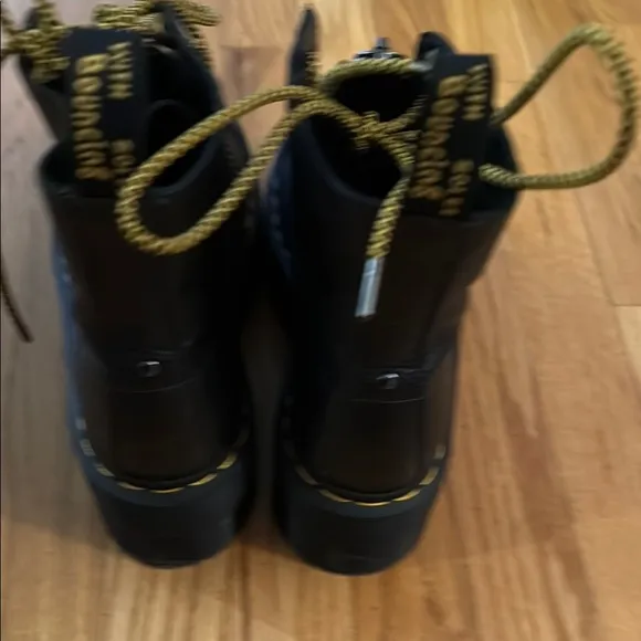 Dr Martens 8 Sinclair Max NWOT Black Boots with Yellow Laces platform new cond