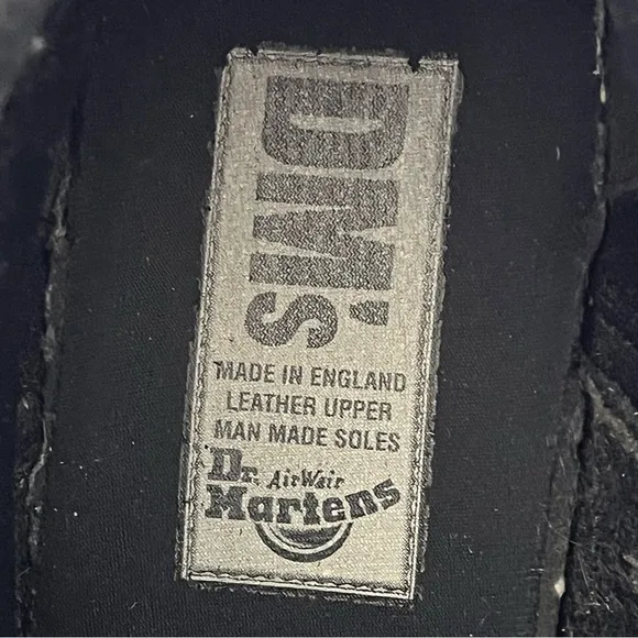 Dr. Martens Brown Boots with Rugged Design and Thick Rubber Sole VTG 90’s