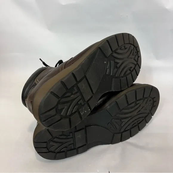 Dr. Martens Brown Boots with Rugged Design and Thick Rubber Sole VTG 90’s