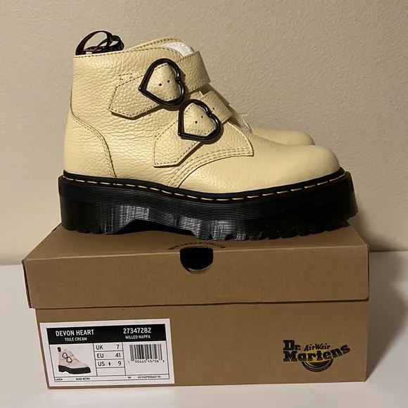 DR MARTENS DEVON HEART LEATHER PLATFORM BOOTS