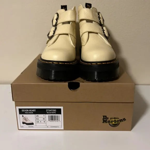 DR MARTENS DEVON HEART LEATHER PLATFORM BOOTS