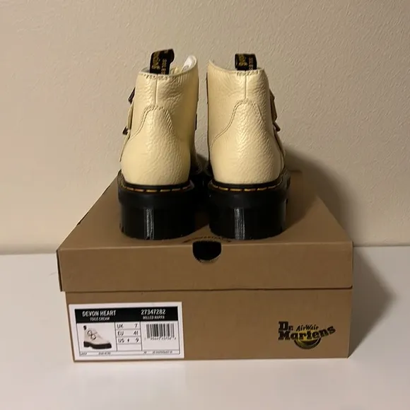 DR MARTENS DEVON HEART LEATHER PLATFORM BOOTS