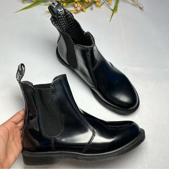 DR. MARTENS Flora Polished Smooth Chelsea Boot Size 7