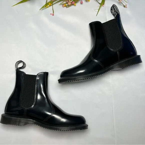 DR. MARTENS Flora Polished Smooth Chelsea Boot Size 7