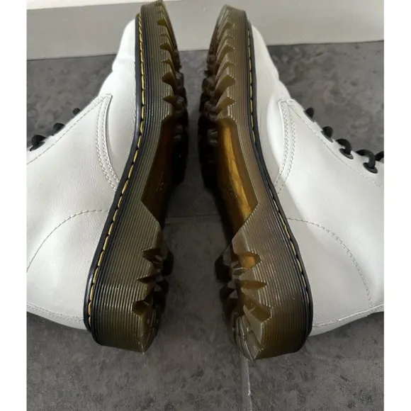 Dr. Martens Leather White Smooth Leather Lace up Boots Shoes Size US 6 EUC