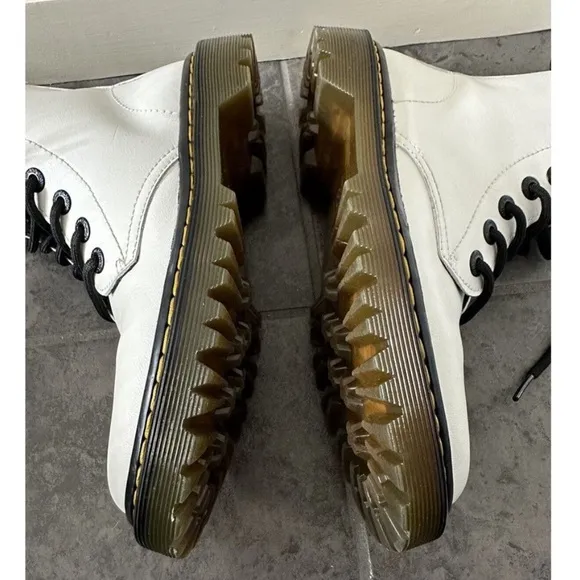 Dr. Martens Leather White Smooth Leather Lace up Boots Shoes Size US 6 EUC