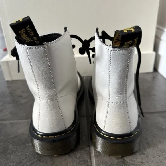 Dr. Martens Leather White Smooth Leather Lace up Boots Shoes Size US 6 EUC