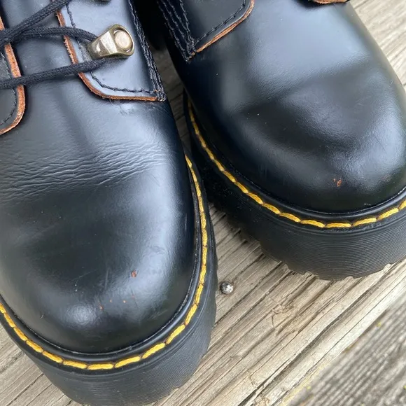 Dr. Martens Leona Heeled Boots in Black Vintage Smooth Leather Women's Size 5