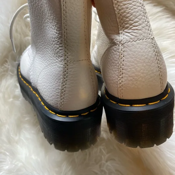 Dr. Martens White Combat cinclair boots
