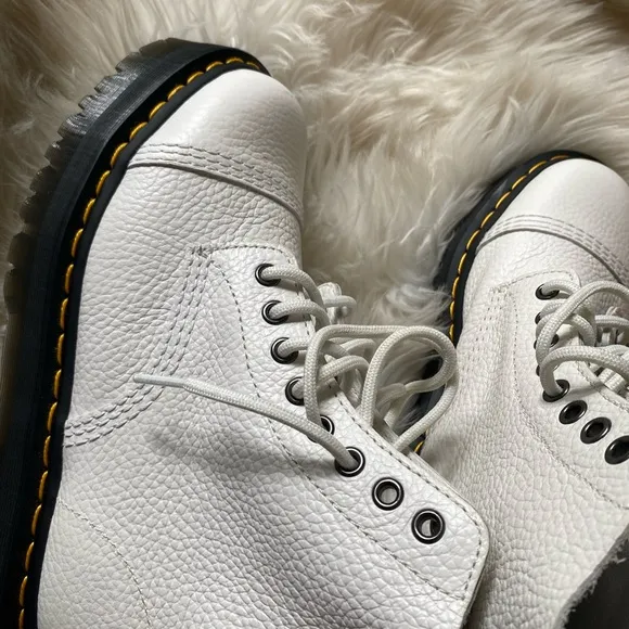 Dr. Martens White Combat cinclair boots