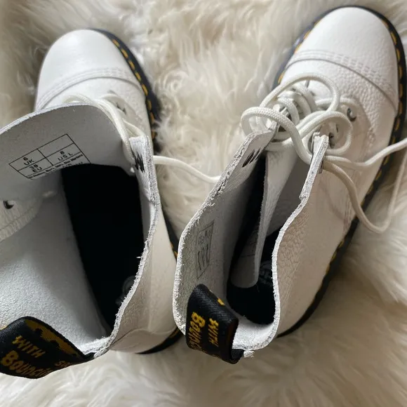 Dr. Martens White Combat cinclair boots