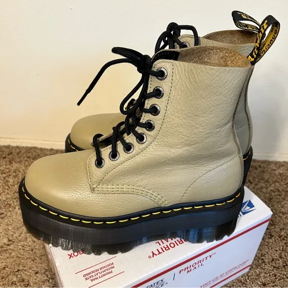 Dr. Martens Women's Quad Max Tan/Green Leather Boots