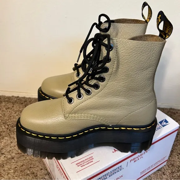 Dr. Martens Women's Quad Max Tan/Green Leather Boots