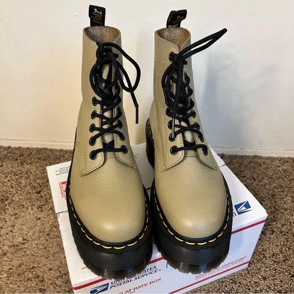 Dr. Martens Women's Quad Max Tan/Green Leather Boots