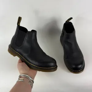 Dr.Martens 2976 Softy T Chelsea Boots Women's 7 Black Leather Side Zipper Ankle