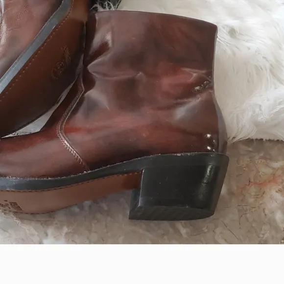 Durango Men's Brown Cowboy western dress Boots.