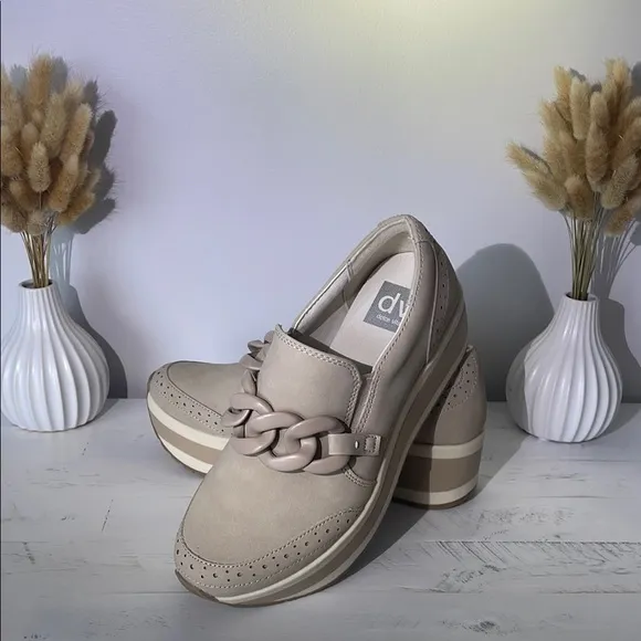 DV by Dolce Vita Women's Cream Loafers