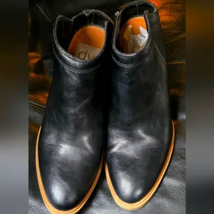 DV for Target like NEW Black Leather Ankle Boots sz7