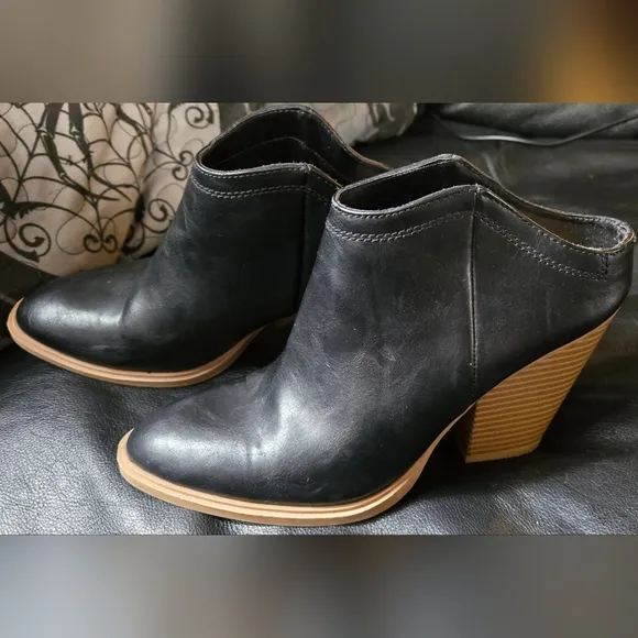 DV for Target like NEW Black Leather Ankle Boots sz7