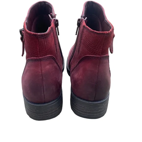 Earth Jordan Wine Color Leather Ankle Booties