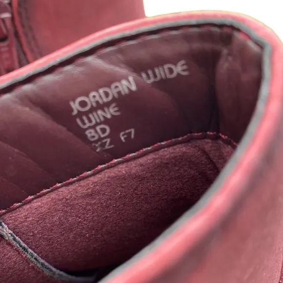 Earth Jordan Wine Color Leather Ankle Booties