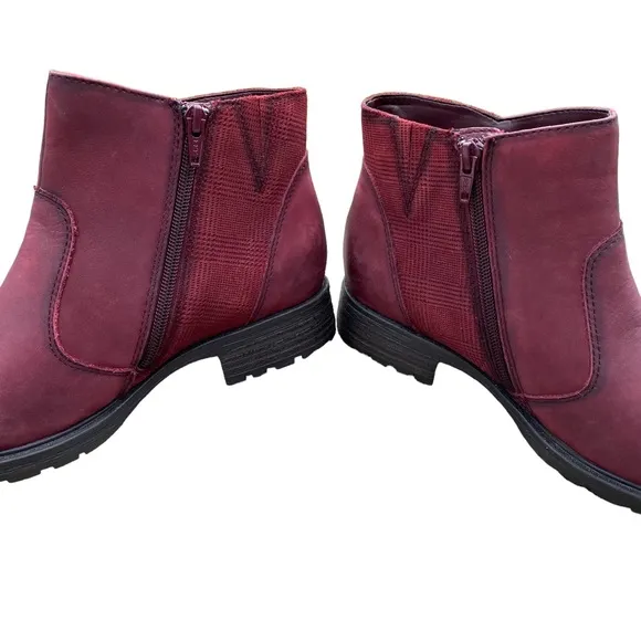Earth Jordan Wine Color Leather Ankle Booties