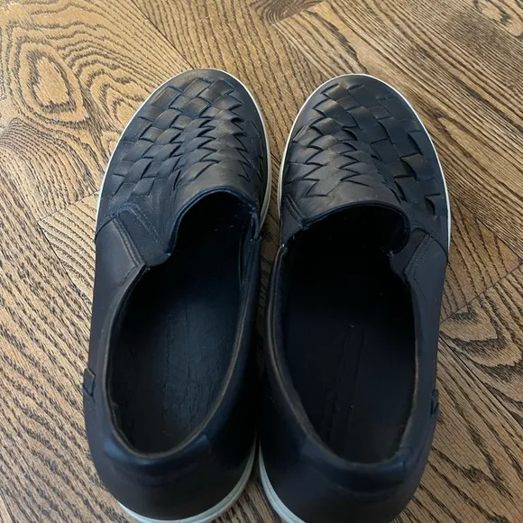 Ecco men’s black leather slip on shoes size 10 good condition.