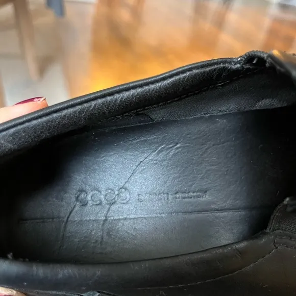 Ecco men’s black leather slip on shoes size 10 good condition.