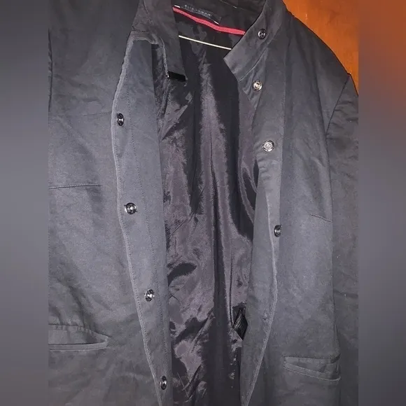 EUC Elie Tahari trench coat Large, snap closures with mandarin collar 99% cotton