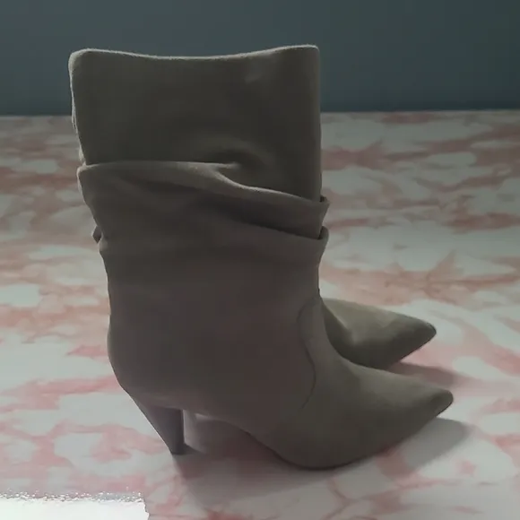 EUC Kensie Kenley Mid Calf Gray Suede Slouch Heeled Boots Sz 8M