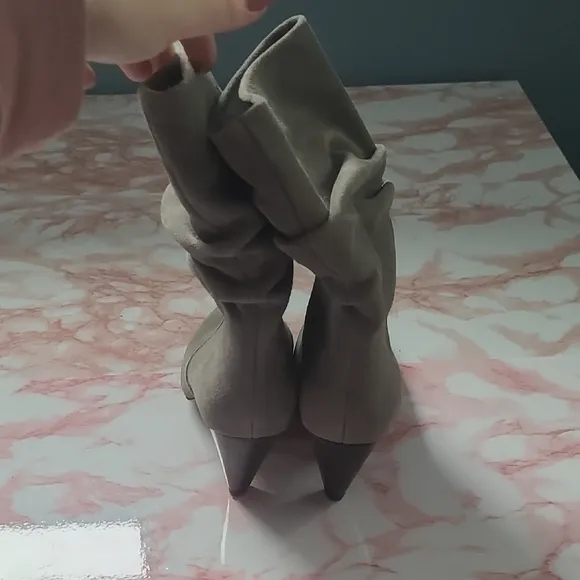 EUC Kensie Kenley Mid Calf Gray Suede Slouch Heeled Boots Sz 8M