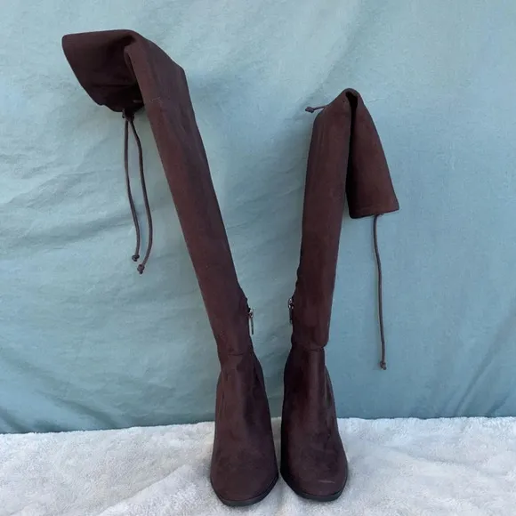 EUC Vince Camuto Tapley brown knee height boots with side zipper, back laced, 5