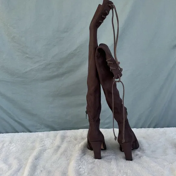EUC Vince Camuto Tapley brown knee height boots with side zipper, back laced, 5
