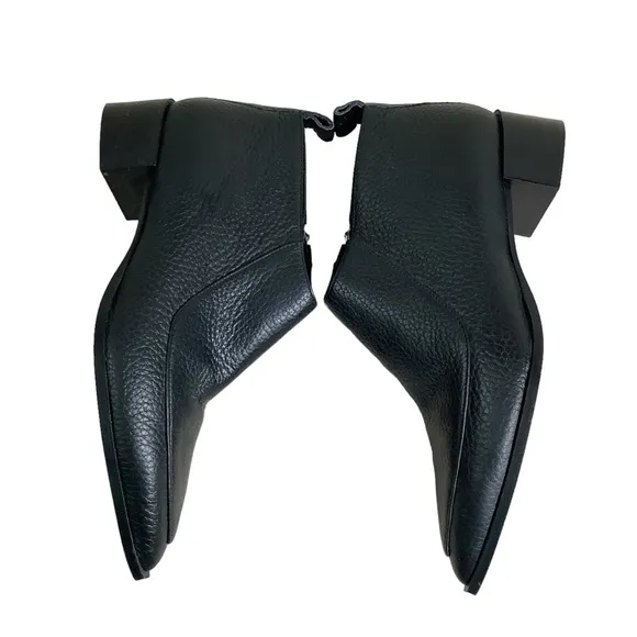 Everlane Everyone The Boss Boot Pebbled Leather Pointed Toes Ankle Boots