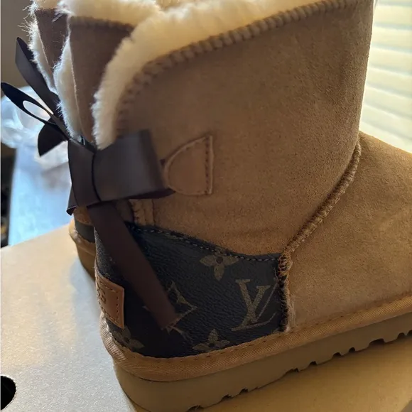 Fits like 8 1/2 LV DIY UGGS NWT