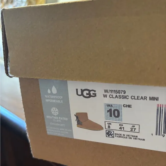 Fits like 8 1/2 LV DIY UGGS NWT