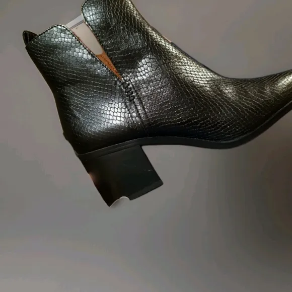 Franco Sarto Womens Block Heel Ankle Boots Faux Leather 9.5M Black(Snake Print?)