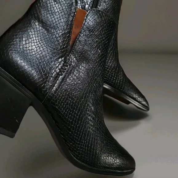 Franco Sarto Womens Block Heel Ankle Boots Faux Leather 9.5M Black(Snake Print?)