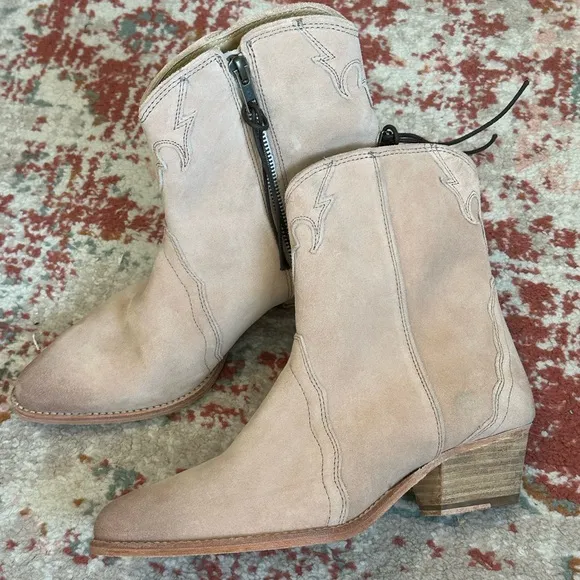 Free People New Frontier Western Boot heeled Suede Ankle Pink Tan size 8 8.5 38