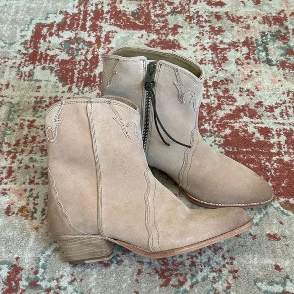 Free People New Frontier Western Boot heeled Suede Ankle Pink Tan size 8 8.5 38