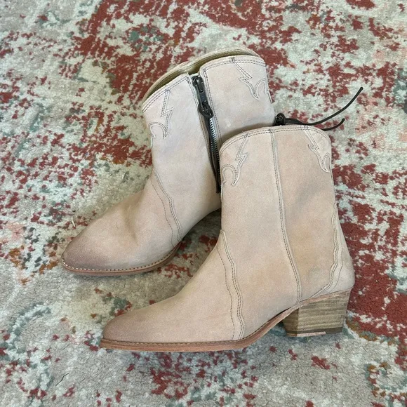 Free People New Frontier Western Boot heeled Suede Ankle Pink Tan size 8 8.5 38