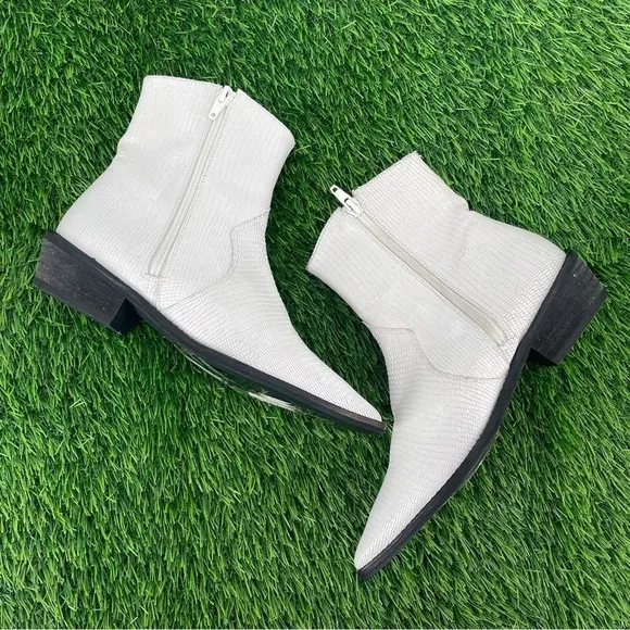 FREE PEOPLE NEW Luke Western White Croc Point Toe Zip Ankle Bootie Boot