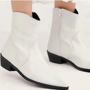 FREE PEOPLE NEW Luke Western White Croc Point Toe Zip Ankle Bootie Boot
