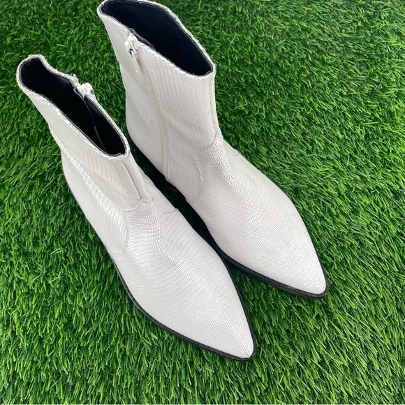 FREE PEOPLE NEW Luke Western White Croc Point Toe Zip Ankle Bootie Boot