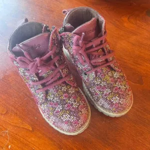 Frodo Floral Patterned Ankle Boots With Side Zipper Closure- Size 25 (8.5)