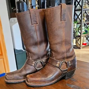 Frye 12R Brown Harness Boots Vintage Womens Size 7 Perfectly Broken In