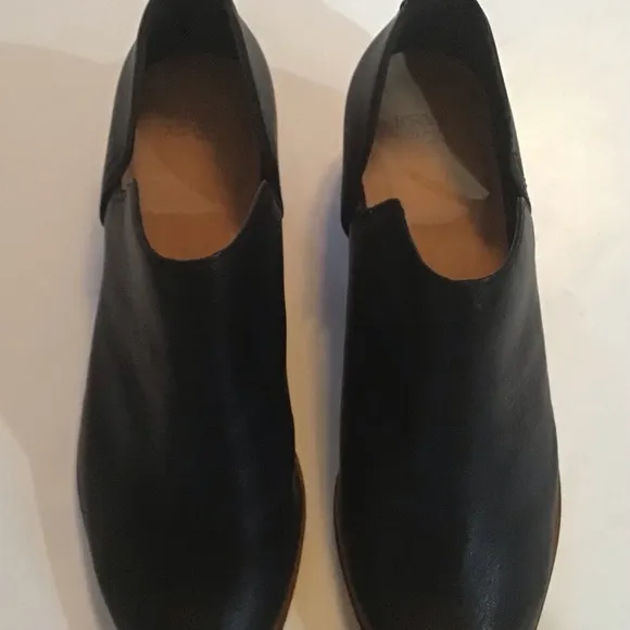 Frye &amp; Co Rubie Slip On Bootie Size 7M Black -New