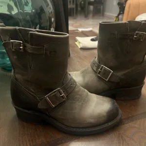 Frye Engineer 8R boots sz 6.5 Charcoal