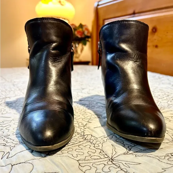 FRYE  JUDITH  Leather Double ZipAnkle Boots in Black  Sz 9