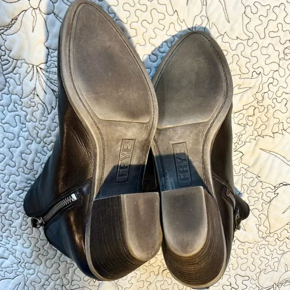 FRYE  JUDITH  Leather Double ZipAnkle Boots in Black  Sz 9